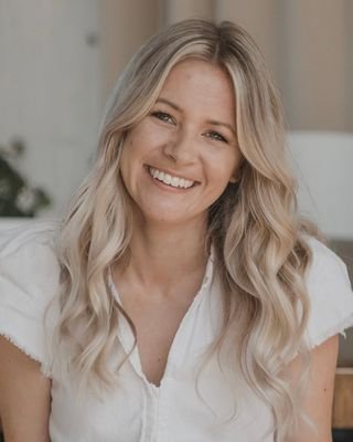 Steph Clark Art Therapist profile image